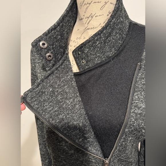 Fabletics Calypso Jacket Black Full Zip Athletic Size Large - Picture 6 of 12